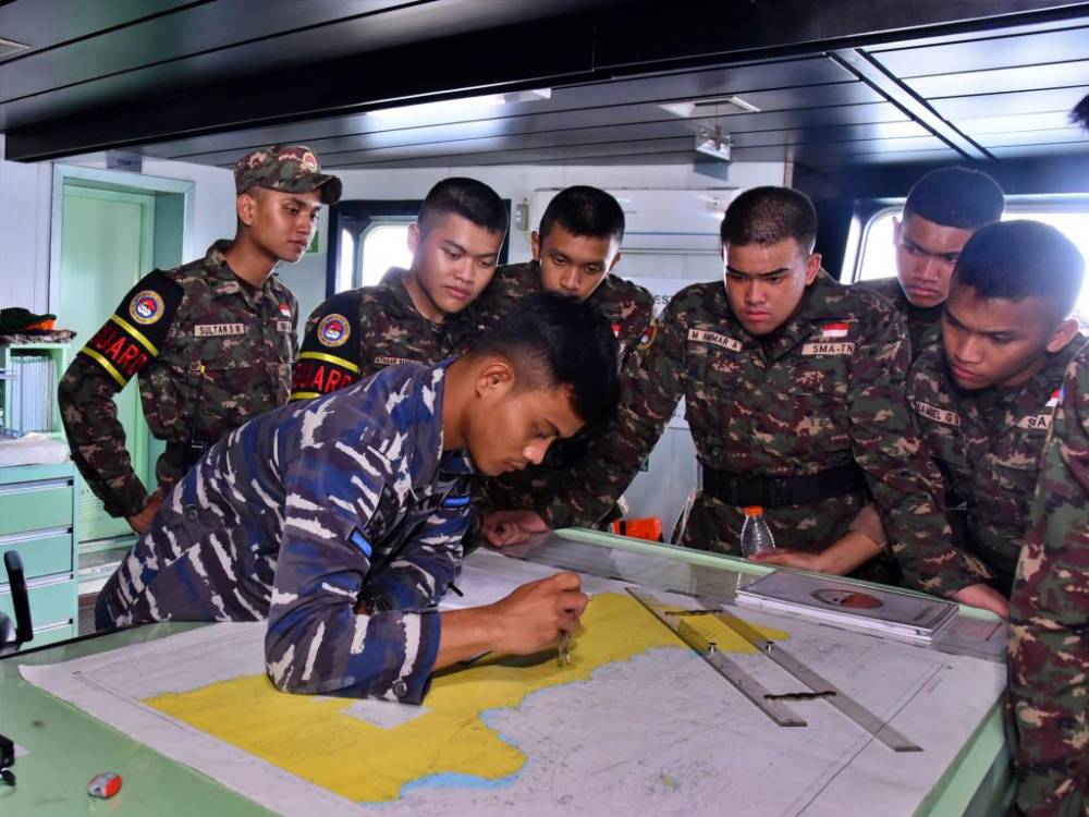 Tanamkan Jiwa Kemaritiman, Siswa Taruna Nusantara Ikuti Pelayaran Menggunakan Kapal Perang TNI AL