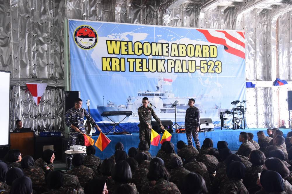 Belajar Kebaharian Sambil Menikmati Deburan Ombak di KRI Teluk Palu-523