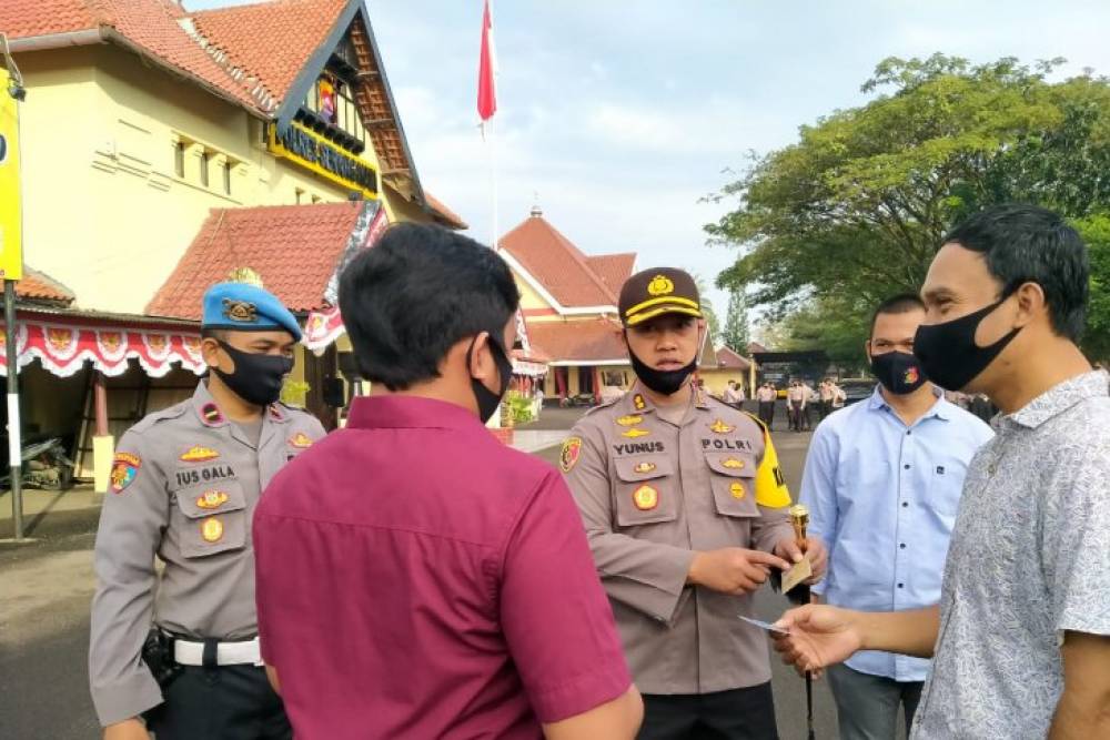 Tingkatkan kedisiplinan, Kapolres Serang Kota AKBP Yunus Hadith Pranoto (TN 5) cek sikap tampang personel