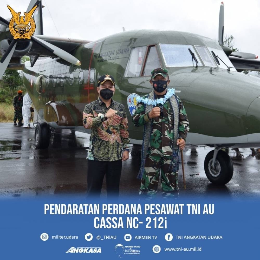 Letkol Pnb Muhammad Arif, S.Sos. (TN 7) sukses melakukan pendaratan perdana di landasan Liku, Paloh Sambas, Kalimantan Barat
