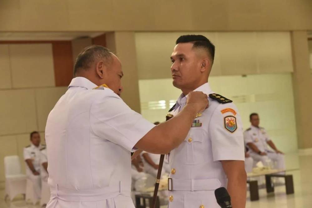 Letkol Laut (P) Romi Habe Putra (TN 7) raih predikat lulusan terbaik Dikmatra-3