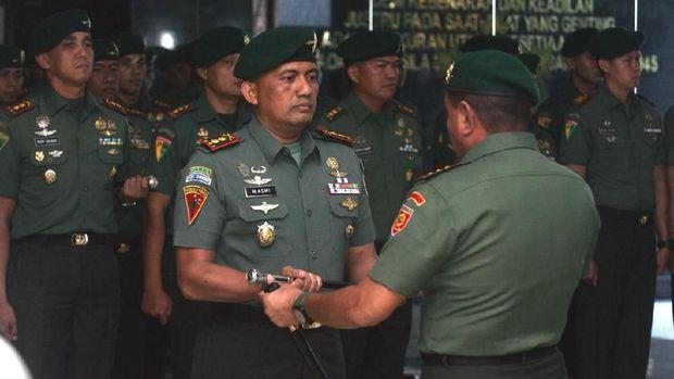 Pangkostrad Letjen TNI Edy Rahmayadi melantik Letkol Inf Maycel Asmi (TN 2) sebagai Komandan Batalyon (Danyon) Mandala Yudha