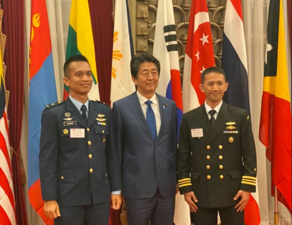Mayor Tek Alradix Djansena (TN 6) dan Mayor Laut (P) Wayan Mahardhika Wijaya (TN 6) mewakili TNI Hadiri Acara Temu Alumni Akademi Pertahanan Jepang