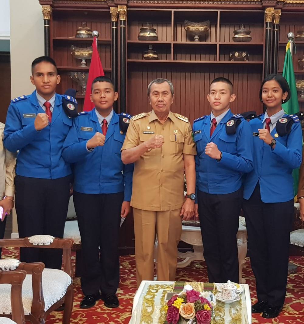 Gubernur Riau Menerima Siswa SMA TN