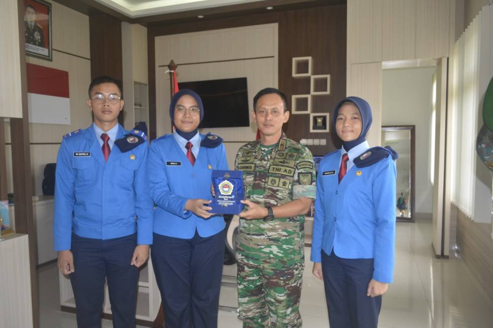 Siswa SMA Taruna Nusantara Wawancarai Danrem 045/Garuda Jaya
