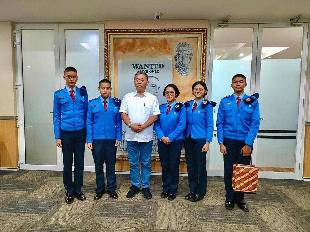 Ketua DPRD Provinsi DKI Jakarta Prasetio Edi Marsudi menerima kunjungan siswa