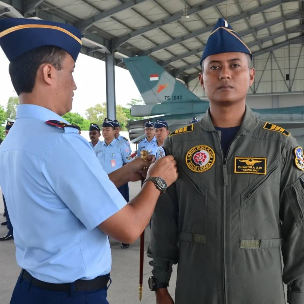 Kapten Pnb Chandra "Kowalski" Ari Wijaya (TN 18) Sukses Raih 1000 Jam terbang F-16
