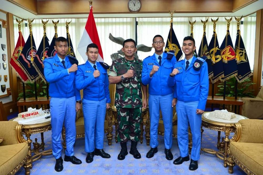 Empat siswa SMA Taruna Nusantara Angkatan 30 mewawancarai Kepala Staf TNI Angkatan Udara Marsekal TNI Yuyu Sutisna S.E., M.M.