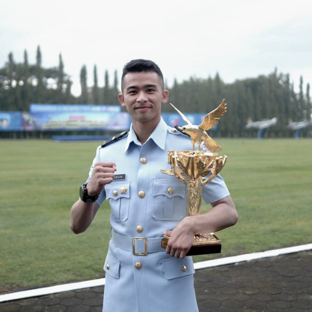 Letda Pnb Muhammad Ervin Adamy (TN 25), lulusan terbaik Jurusan Fixed Wing, Sekolah Penerbang TNI AU A-101