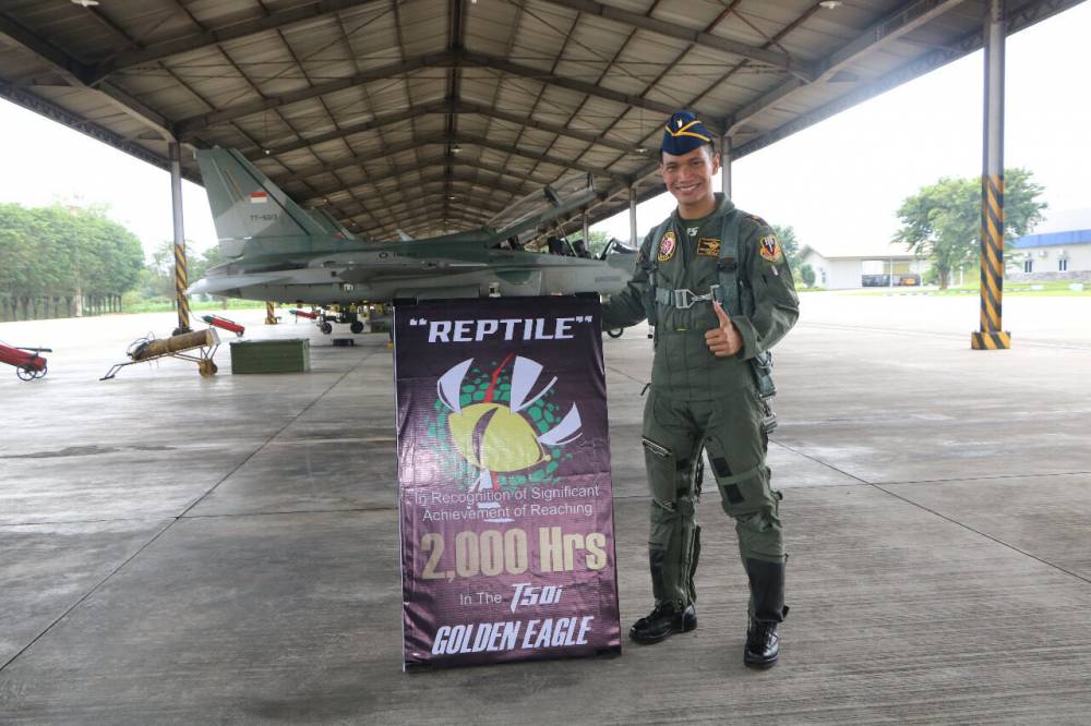 Mayor Pnb. Argantara “Reptile” Heli Kurniyanto (TN 13) Raih 2000 Jam Terbang T50i Golden Eagle