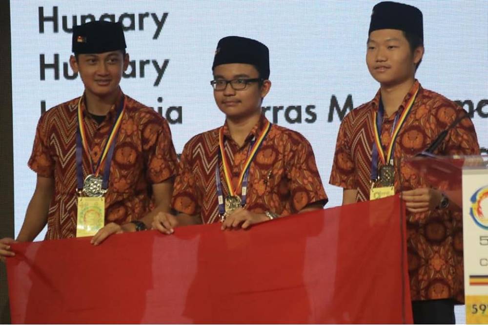 Kinantan Arya Bagaspati Kelas XI-10 raih medali perak pada International Mathematical Olympiad