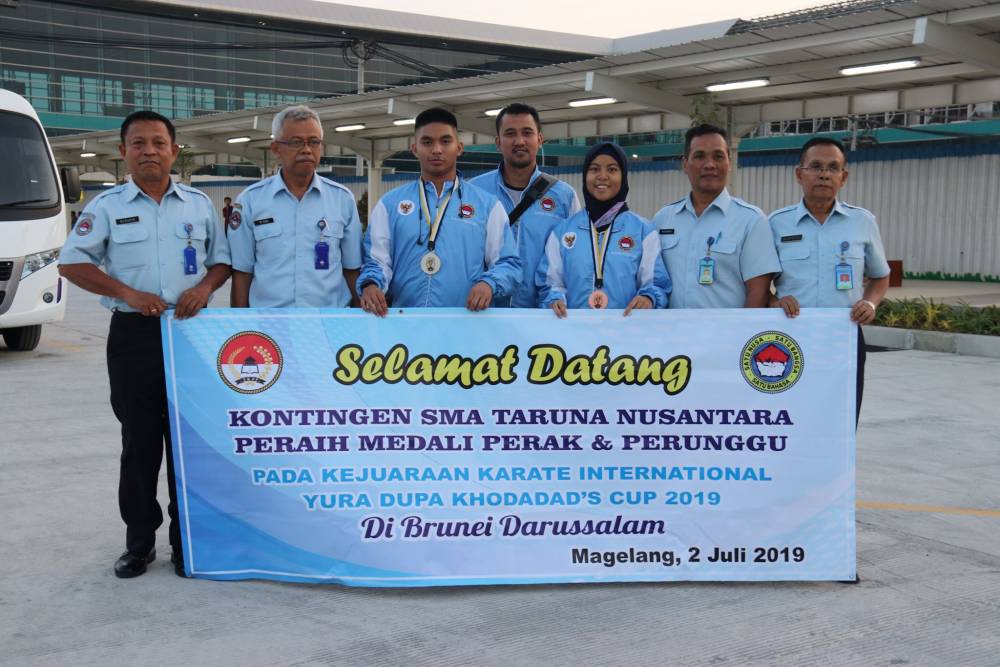 Tim Karate SMA Taruna Nusantara meraih dua medali perak dan satu medali perunggu di kejuaraan karate internasional “Yura Dupa Khodadad Cup”