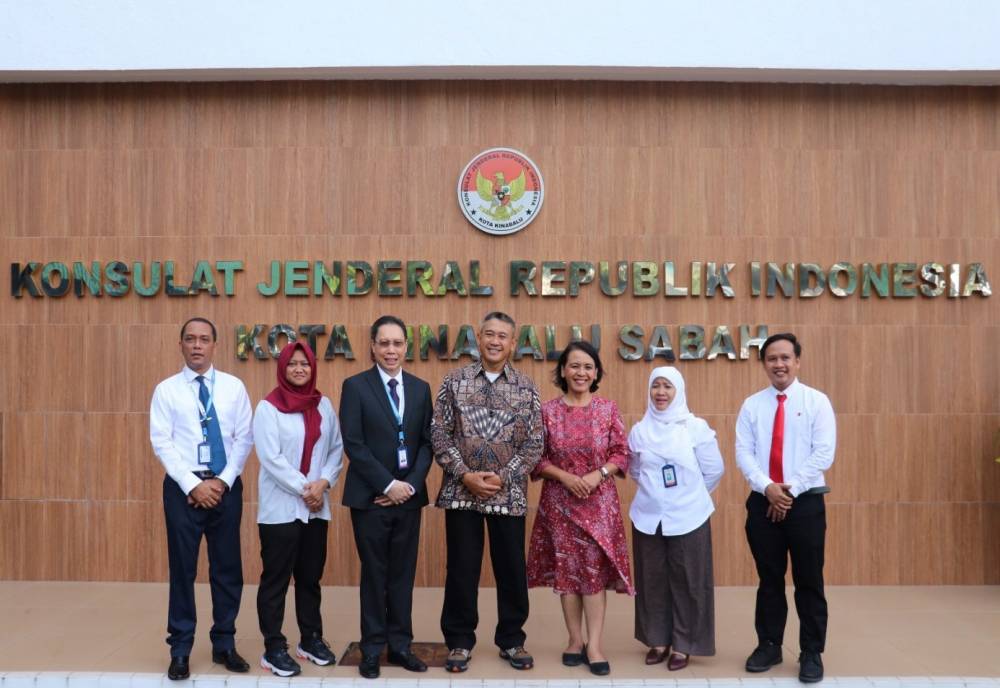 Kunjungan Wakaseksis, Mayjen TNI Purn. Asrobudi, ke Lembaga Pendidikan Sekolah Indonesia Kota Kinabalu