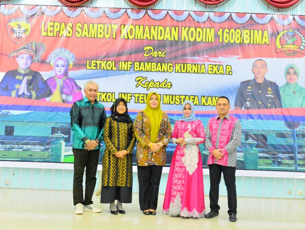 Dandim 1608/Bima Letnan Kolonel Inf Bambang Kurnia Eka Putra (TN 4) mendapat apresiasi dari Bupati Bima, Hj Indah Dhamayanti Putri SE