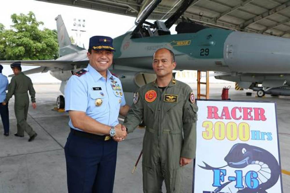 Letkol Pnb Nur Alimi  (TN 4), Orang Indonesia Ketiga Mengoleksi 3.000 Jam Terbang Bersama F-16