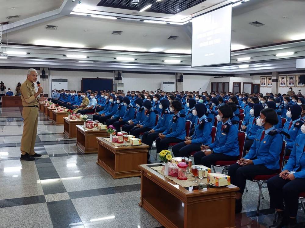 Siswa Kelas XI Silaturahmi Dengan Gubernur Jateng