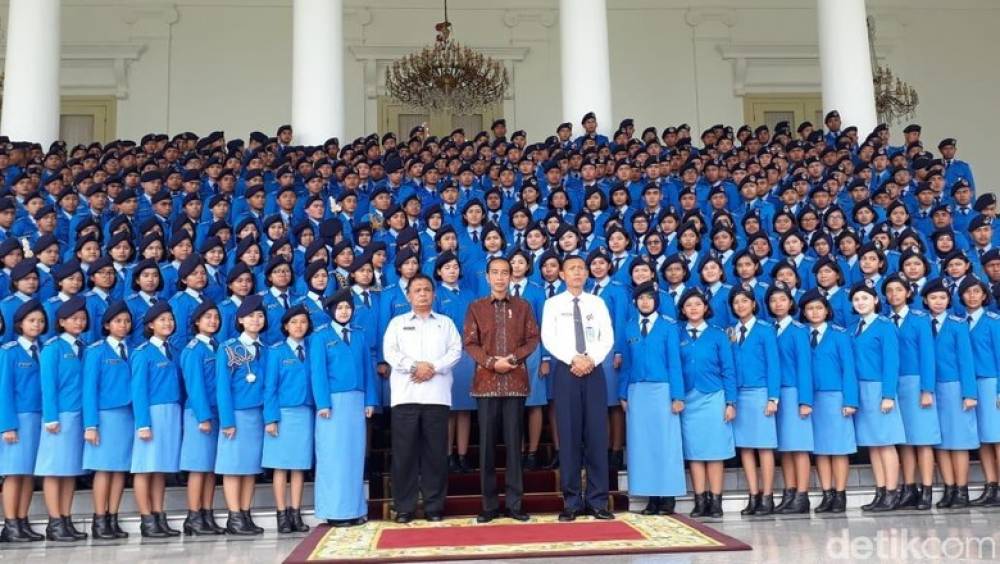 Bertemu Pelajar SMA Taruna Nusantara, Jokowi Minta Luruskan Hoax di Medsos