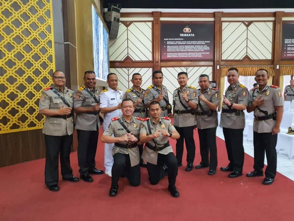 Sejumlah alumni SMA TN saat ini sedang menempuh pendidikan untuk menjadi pimpinan Polri/TNI