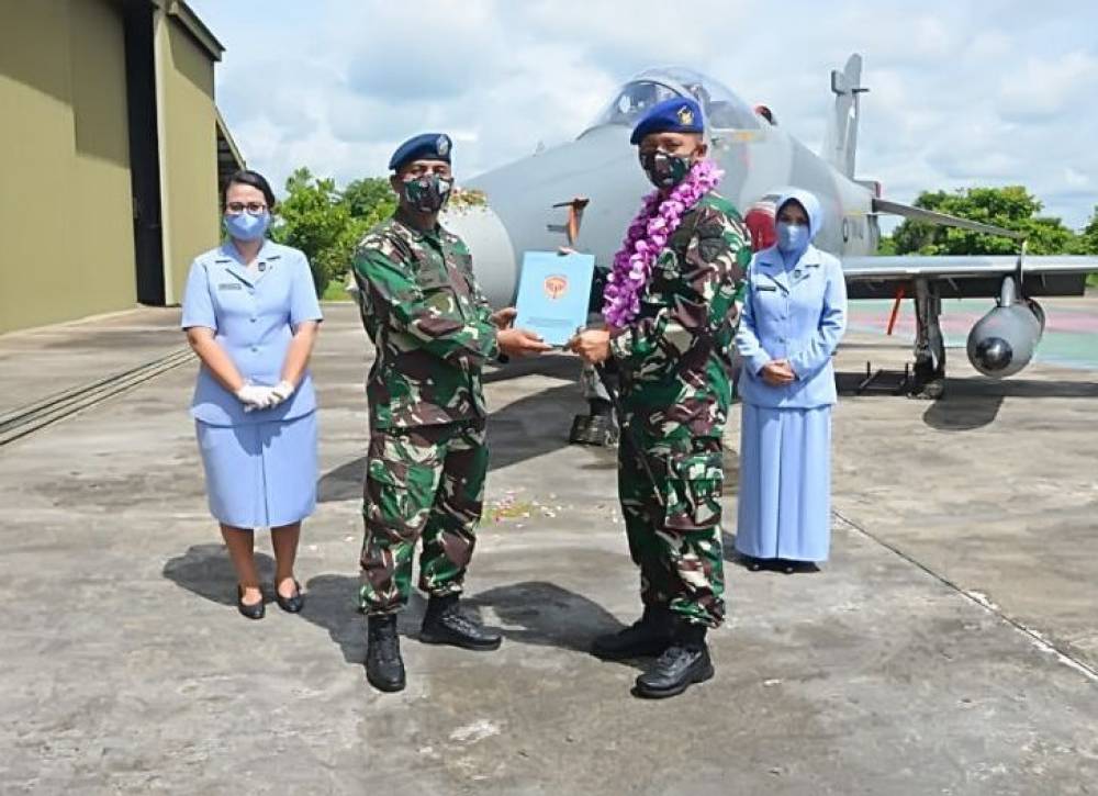 Alih Komando Jabatan Danskadron Udara 1 Elang Khatulistiwa Lanud Supadio kepada Letkol Pnb M Amry Taufanny (TN 7)