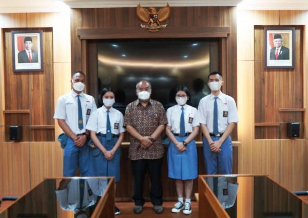 Wakil Gubernur DIY, KGPAA Paku Alam X, menerima empat orang siswa-siswi kelas X SMA TN
