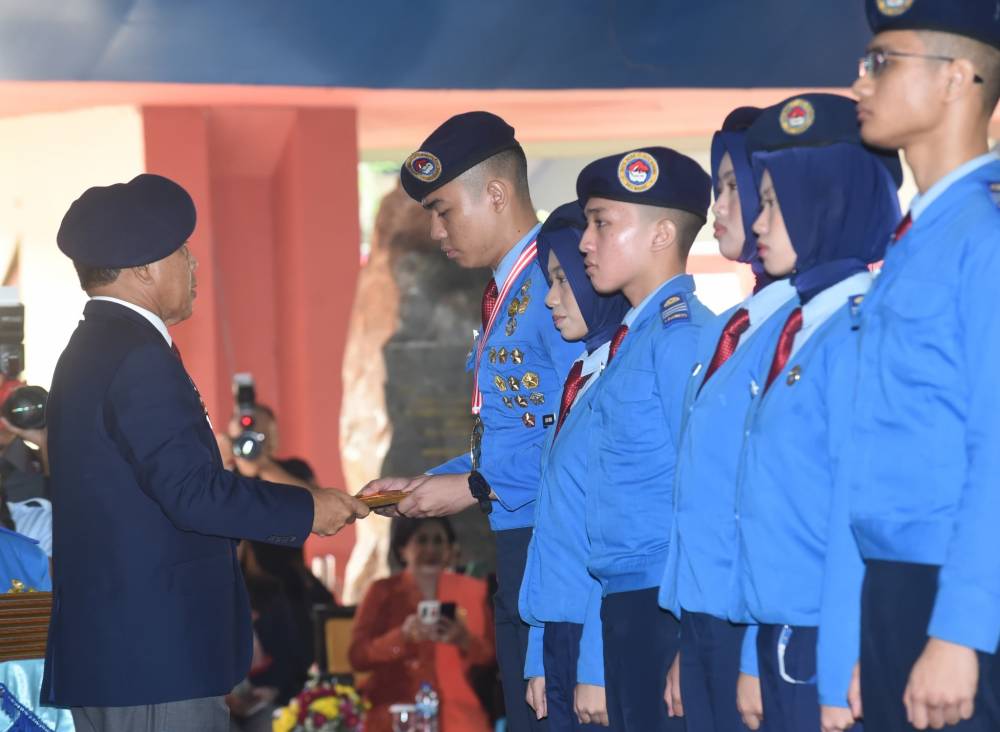 Prasetia Alumni Siswa, Kepala SMA Taruna Nusantara Beri Penghargaan Bagi Siswa.