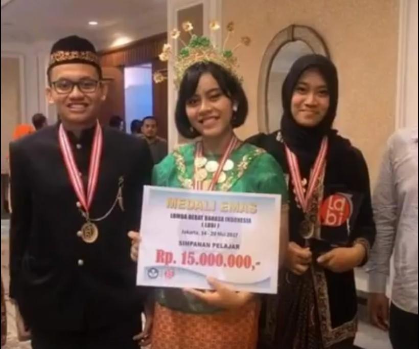 Juara 1 Nasional Lomba Debat Bahasa Indonesia