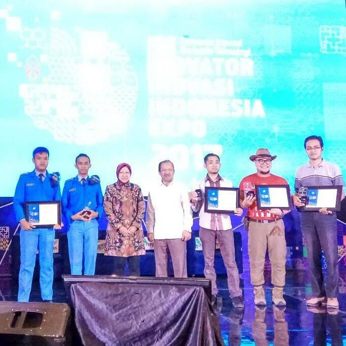 Bagas Pramana Putra Fadila dan Dimas Suprianto Juara 1 Inovator Inovasi Indonesia Expo (i3E) 2017