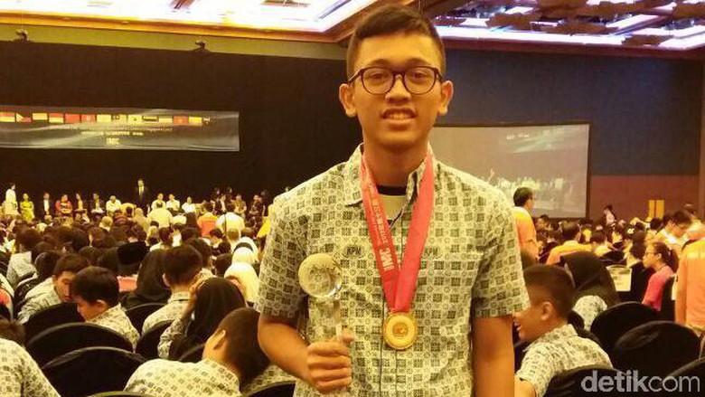 Irfan Urane Azis Raih Grand Champion di International Mathematics Contest di Singapura