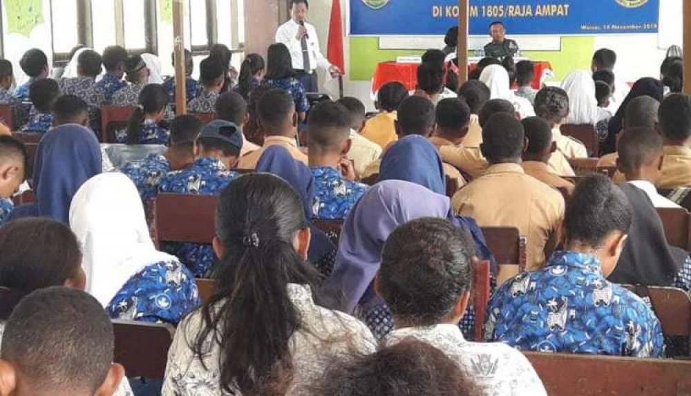 LPTTN Gelar Sosialisasi Casis SMA Taruna Nusantara Kepada Siswa SMP di Waisai