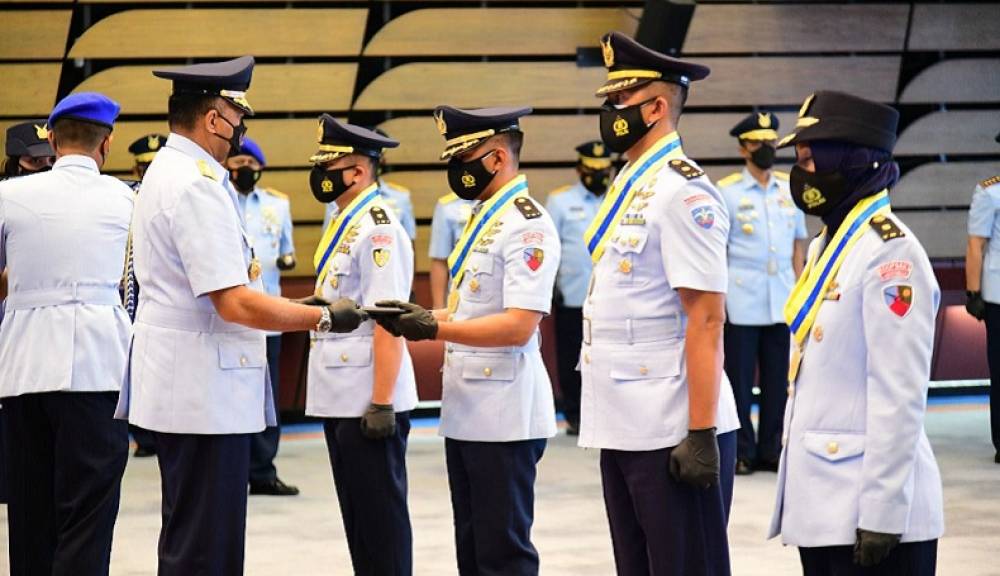 Mayor Pnb Anugrah Gigih Pratama (TN 11) Lulusan Terbaik Seskoau Angkatan ke-58