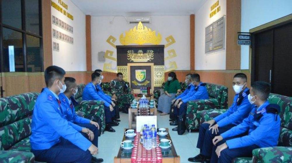 DanDenPoM II/3 Lampung Mayor Cpm Hanri Wira Kusuma (TN 9) menyambut kedatangan siswa SMA TN