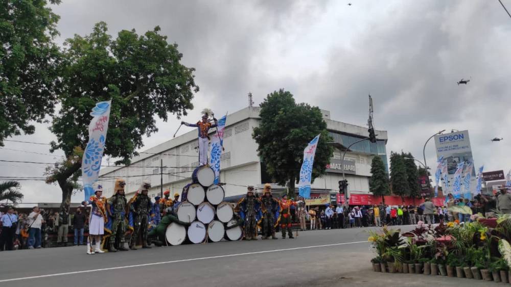 Drumband Taruna AAU Semarakkan Pandatara di Kota Magelang