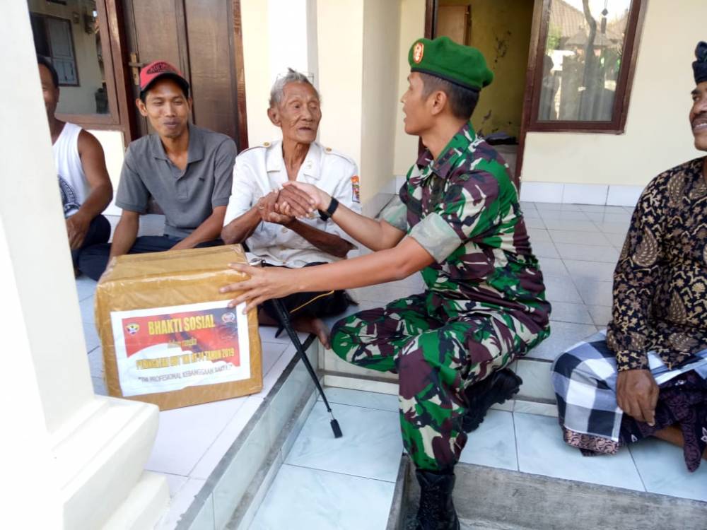 Menjelang HUT Ke 74 TNI tahun 2019, Dandim 1616/Gianyar Letkol Frandi Siboro (TN 5) beserta rombongan melakukan anjangsana ke rumah anggota LVRI
