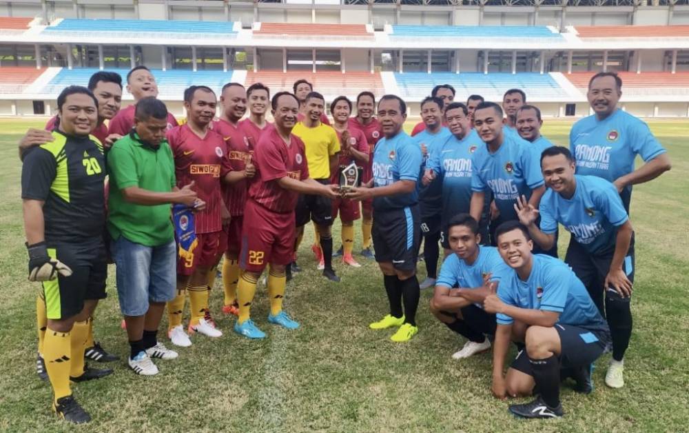 Pamong SMA Taruna Nusantara menggelar pertandingan persahabatan tertutup melawan SIWO PWI DIY