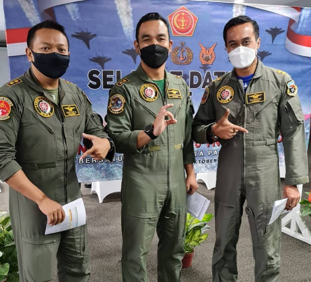 Tiga flight leader dalam flypass pesawat tempur pada Peringatan HUT ke-76 TNI