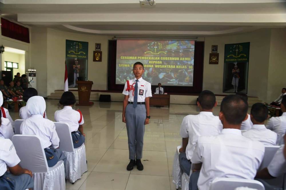Gubernur Akmil Memberikan Pembekalan Kepada Siswa SMA Taruna Nusantara