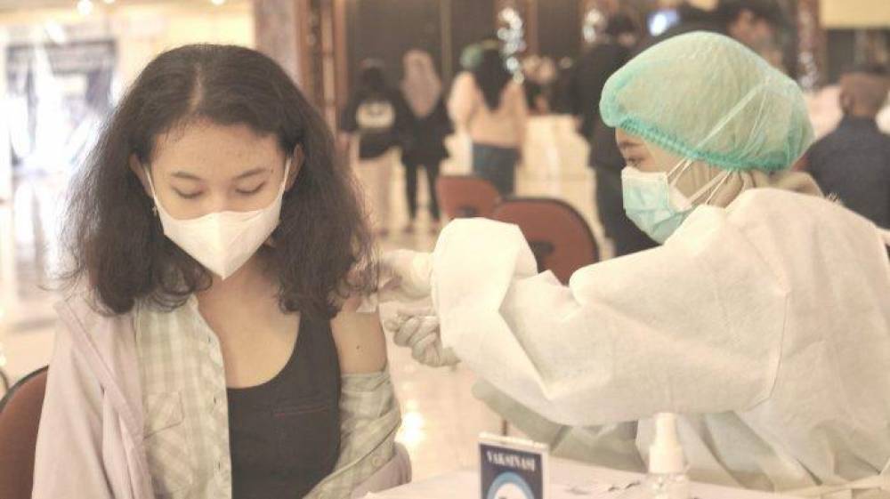 Ribuan Warga DI Yogyakarta Ikut Vaksinasi Covid-19 yang Digelar UGM dan Ikastara