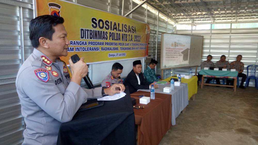 Dirbinmas Polda NTB Kombes Pol. Dessy Ismail, S.I.K (TN 1) turut Sosialisasi Faham Radikalisme di Pondpes Al-Mubarok Pajo
